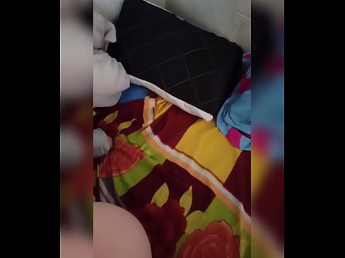 ❤️ Mwenzangu anakaa peke yake nyumbani kwa sababu mume wake anaenda likizo na mimi huchukua nafasi hiyo kumlamba na kumjaza maziwa.